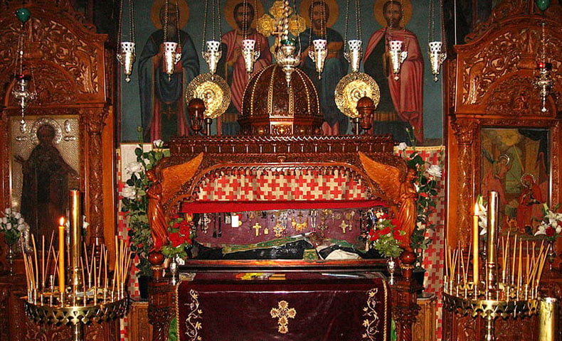 relics-of-saint-sabas | Image: Relics of St. Sabbas the Sanctified in the Catholicon (main church) of the Eastern Orthodox Mar Saba monastery in Palestine | photo by adriatikus