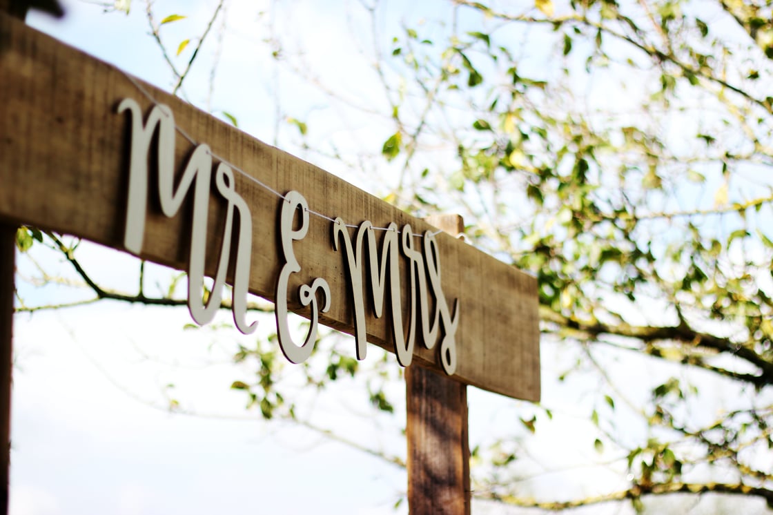 Sign with the words Mr. and Mrs. | Photo by Micheile Henderson on Unsplash