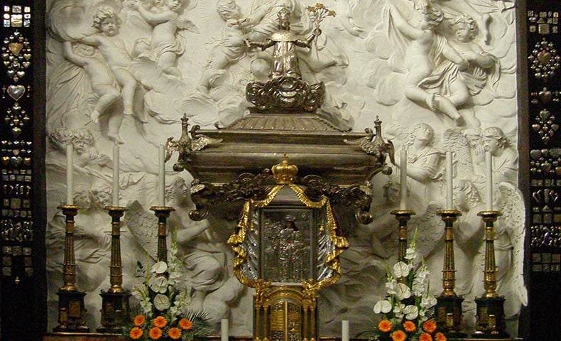 reliquary-of-saint-casimir-at-vilnius-cathedral