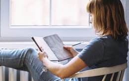 woman-with-journal