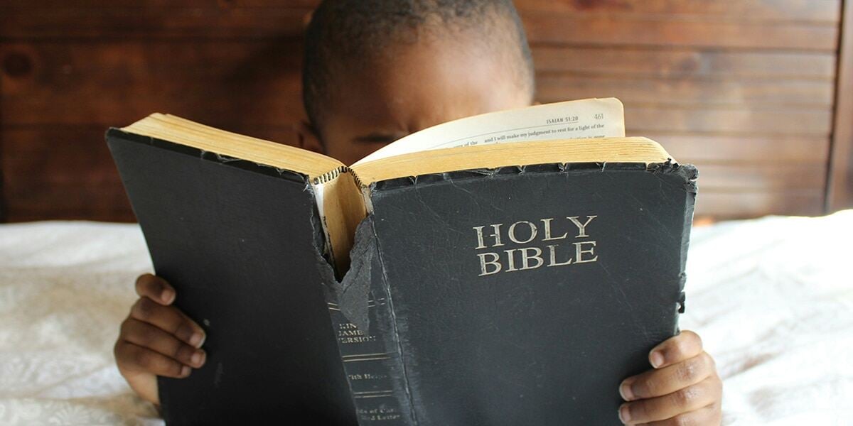 child_reading_bible