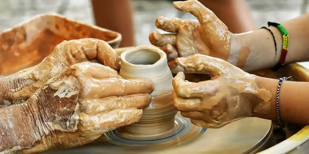 clay_potter_hands