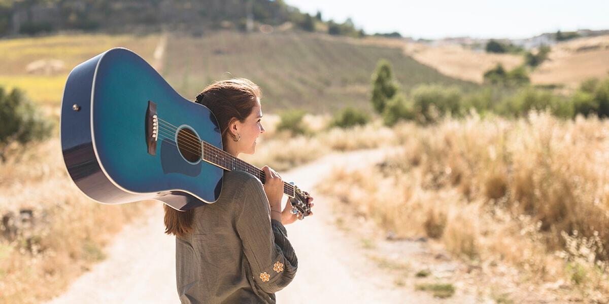 guitar_woman_road