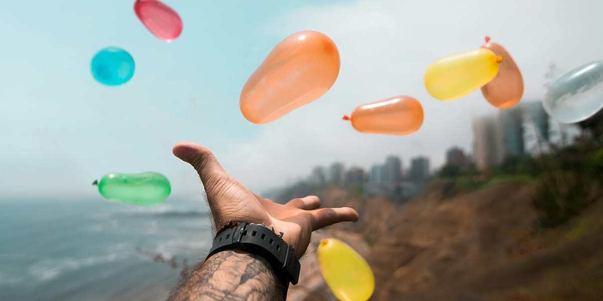 hand_balloons_flying