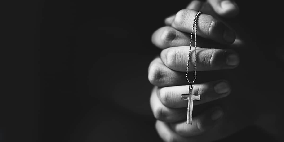 hands_rosary_prayer