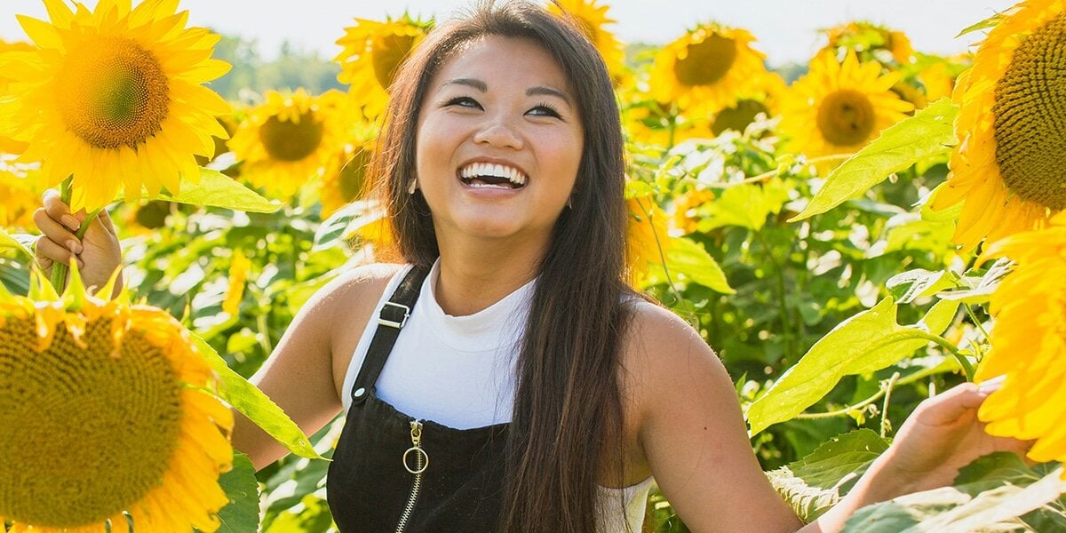 joyful_sunflowers_woman