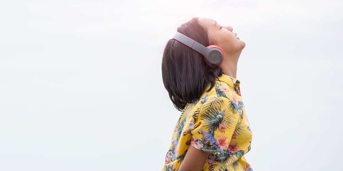 listening_headphones_sky-1