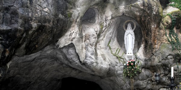 lourdes-mary-statue