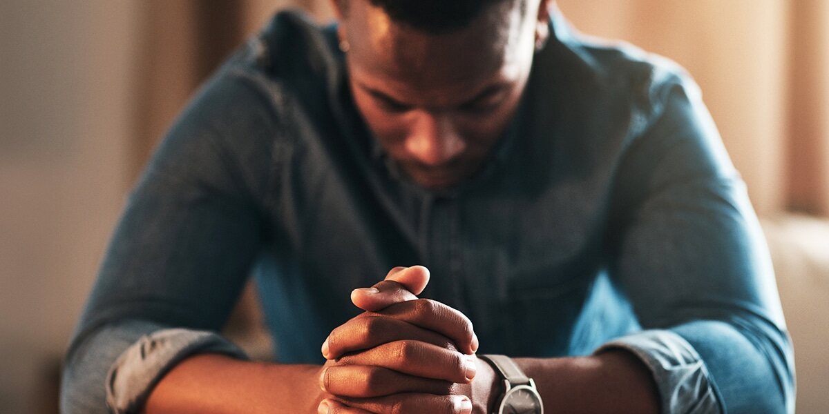 man_bowing_praying