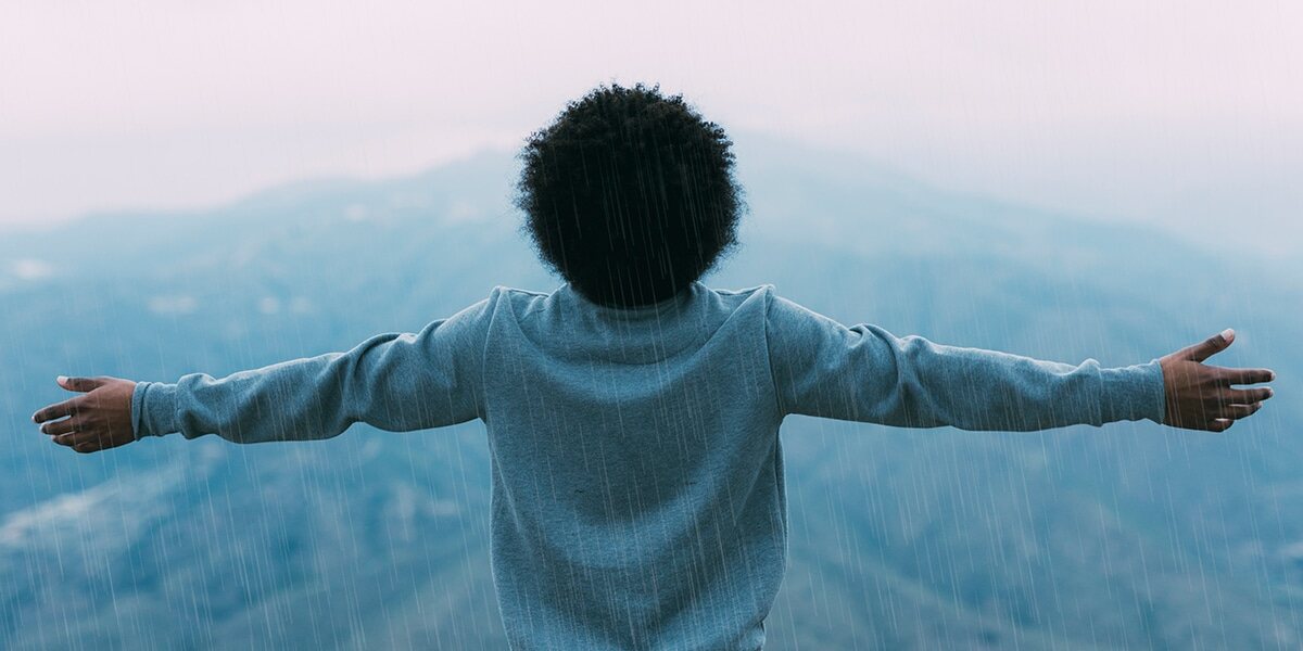 man_looking-up_sky