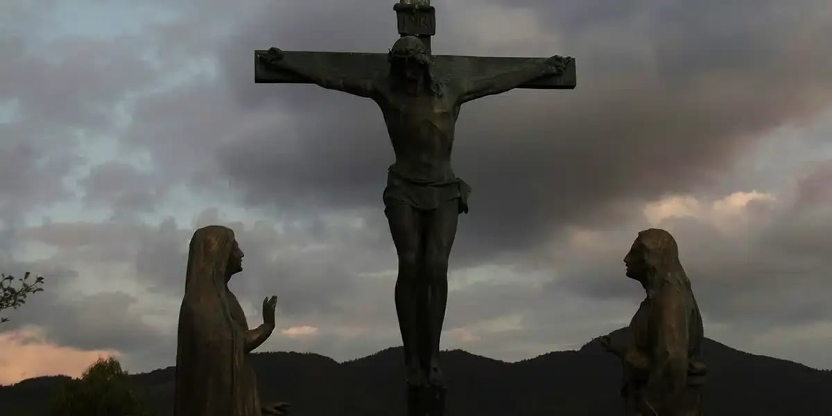 statue_christ_crucified