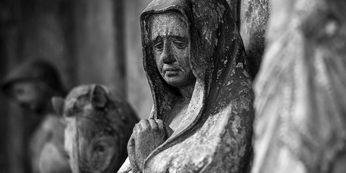 statue_mary_praying