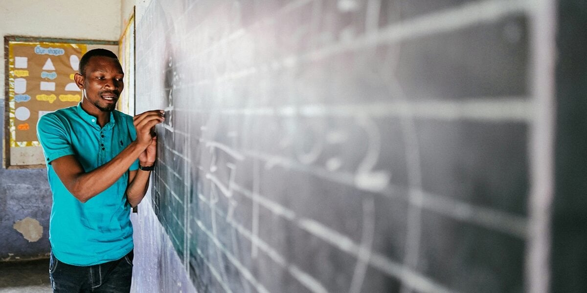 teacher_whiteboard_writing