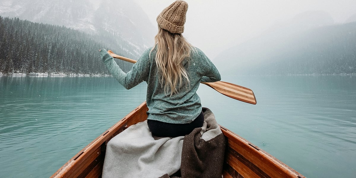 woman_boat_fog