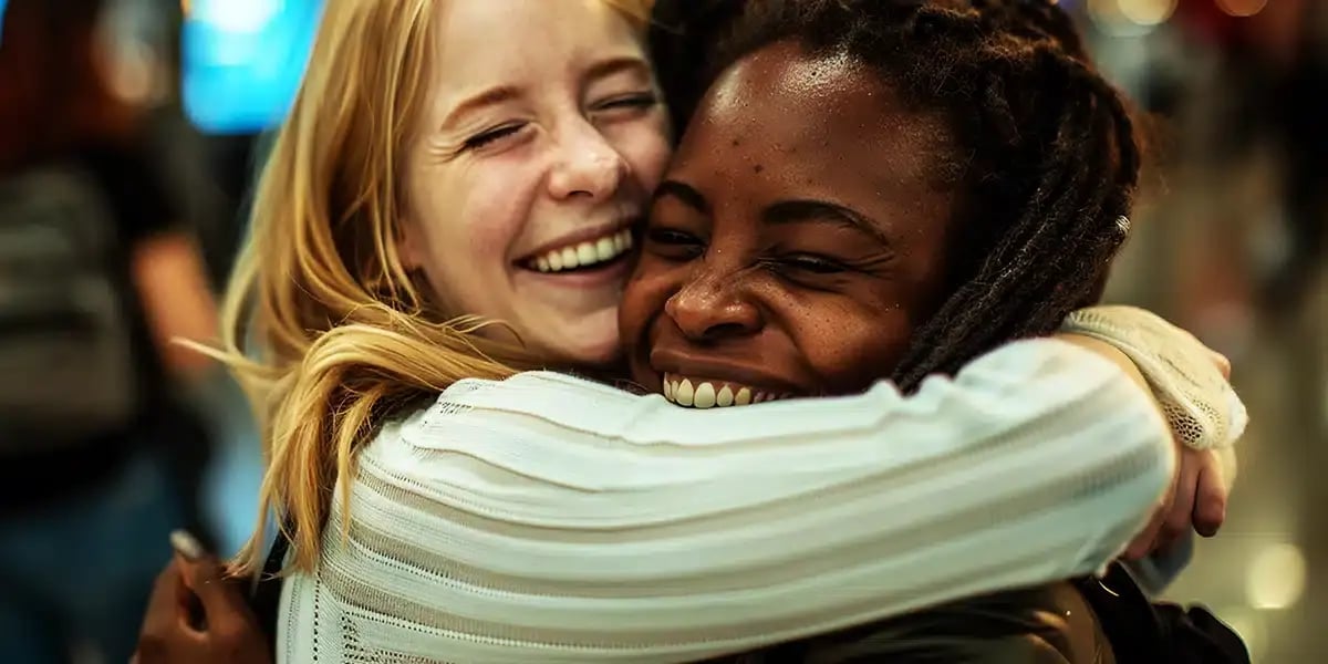 woman_diverse_hugging