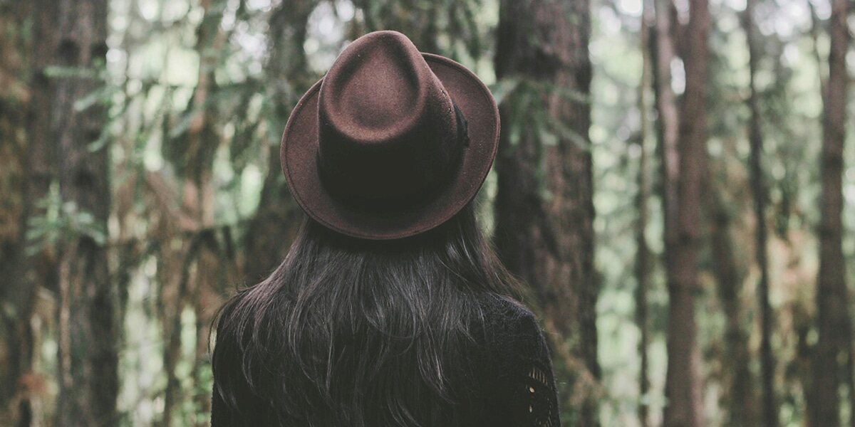 woman_forest_hat