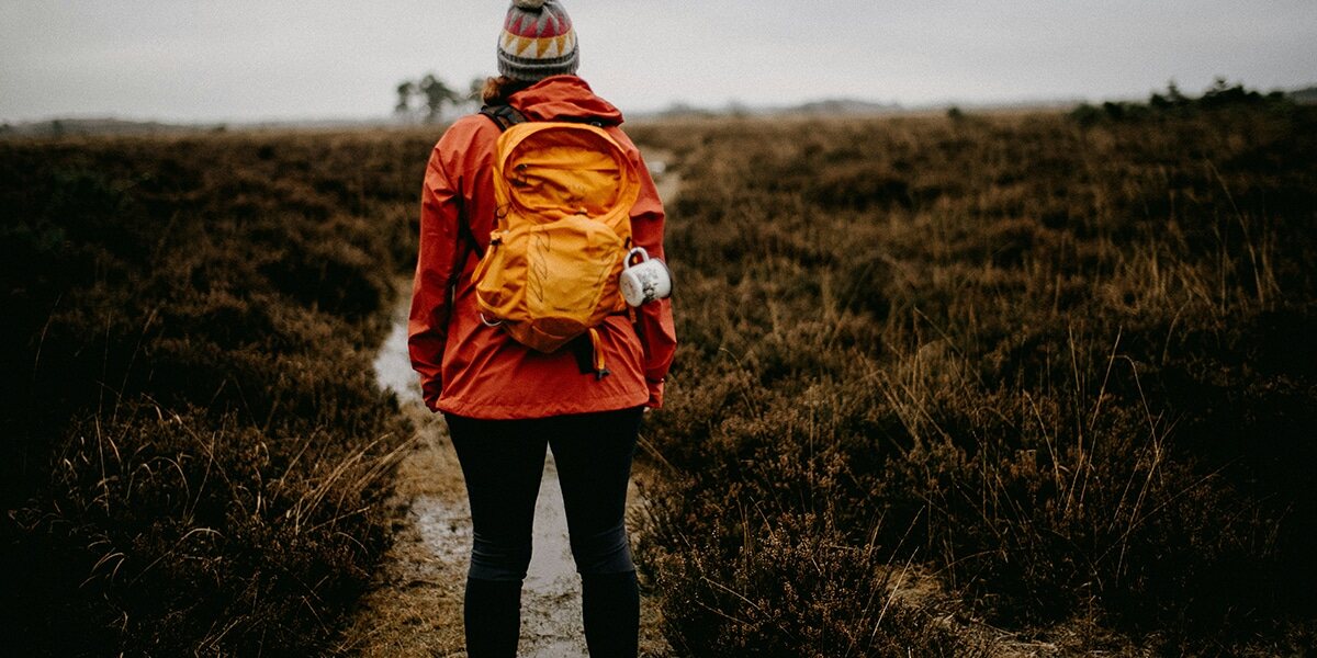 woman_hiking_path