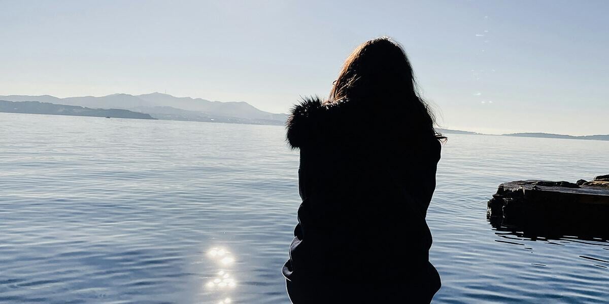 woman_lake_peaceful