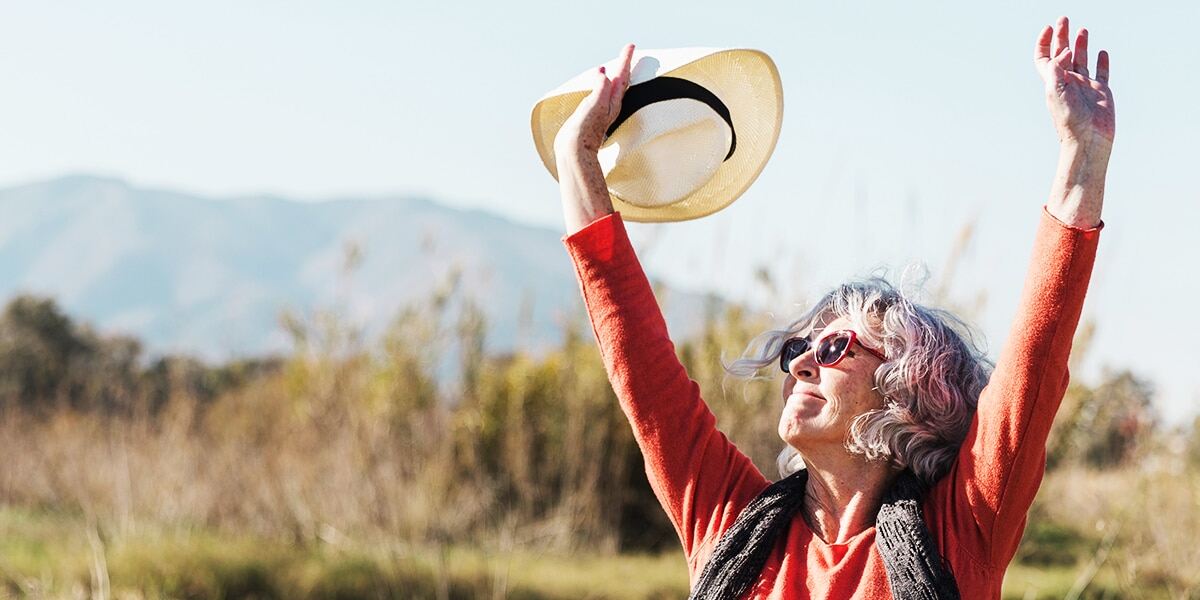 woman_senior_hat