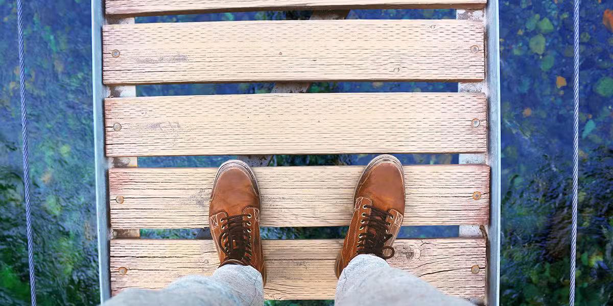 feet_bridge_walking