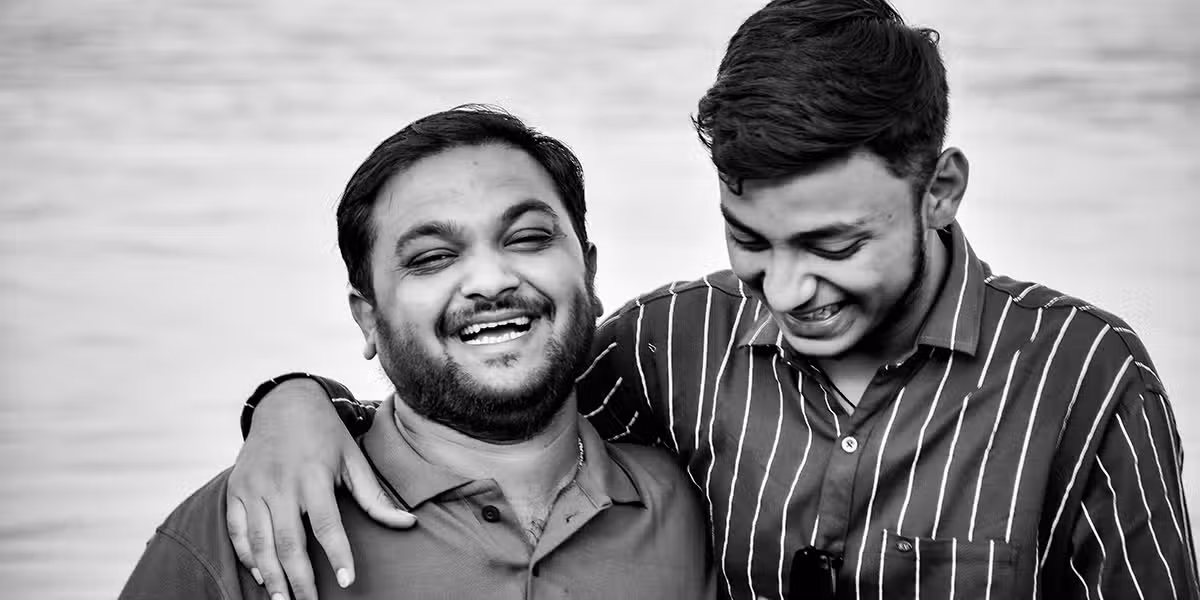 friends_laughing_present