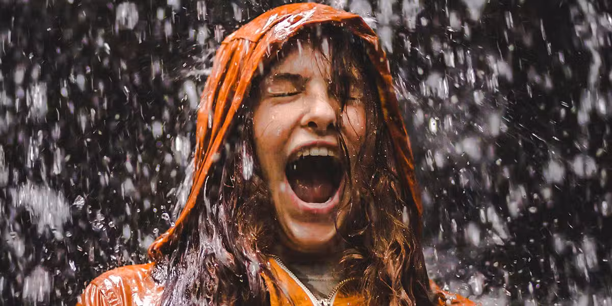 girl_rain_wet