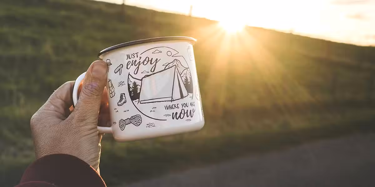 hand_mug_sunrise