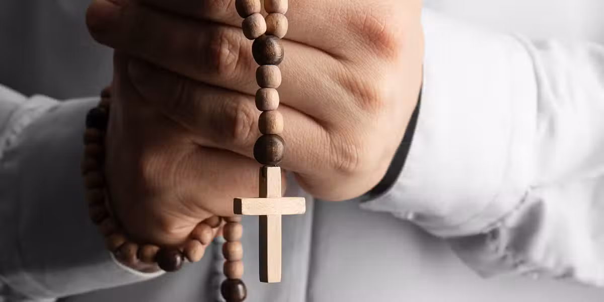 hands_rosary_prayer-1