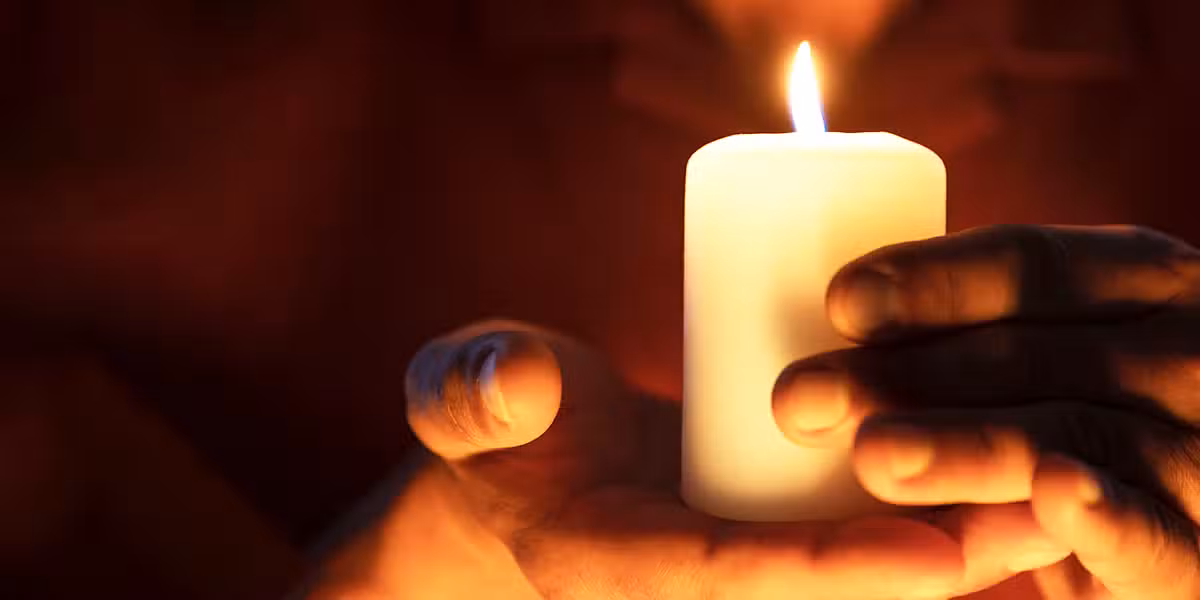 hands_votive_candle