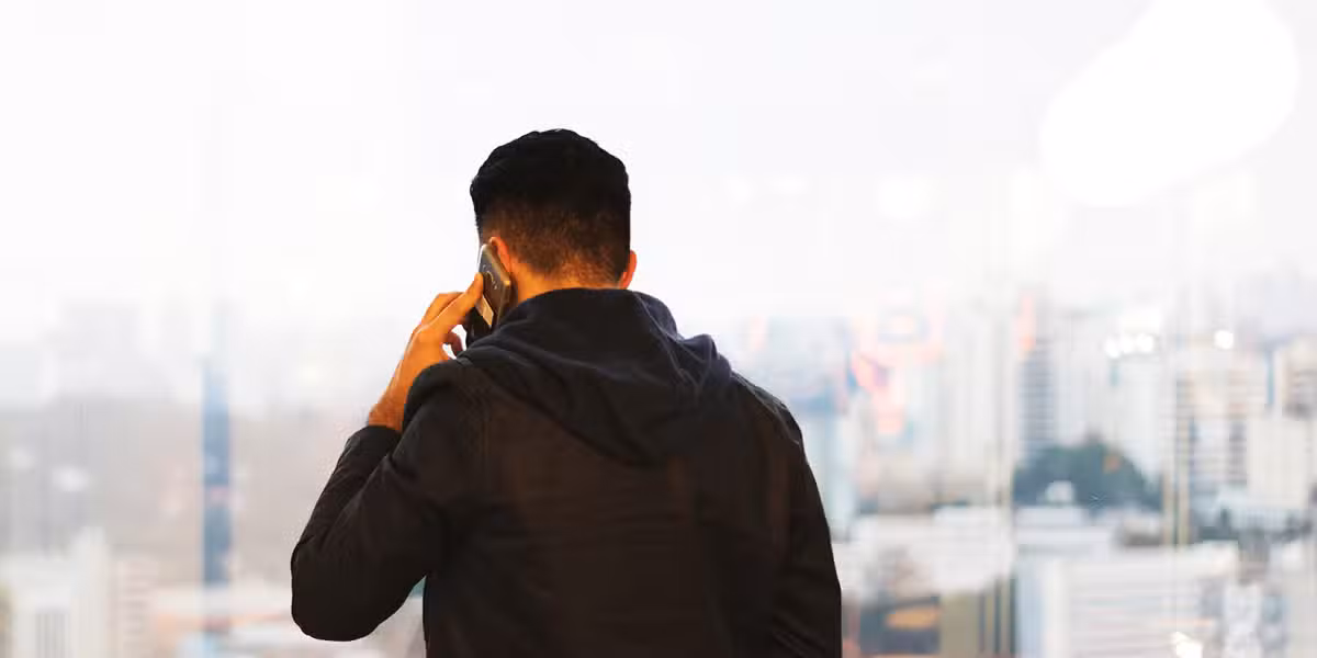 man_cellphone_call