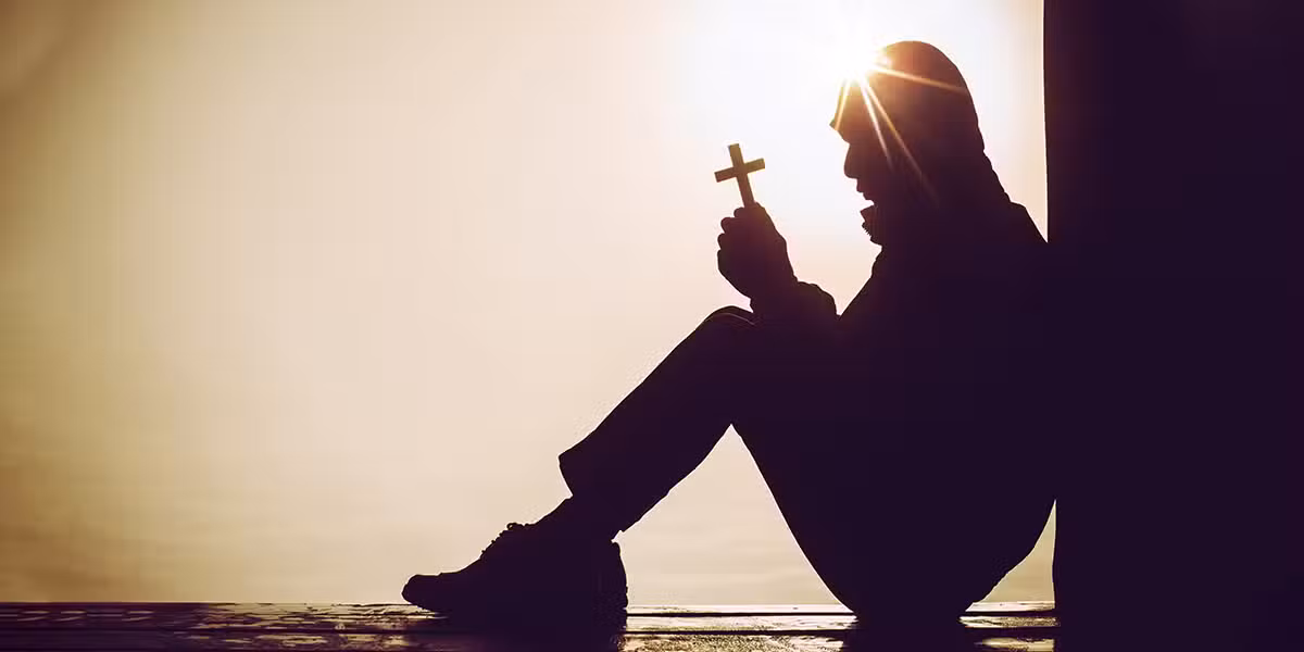 man_hands_cross