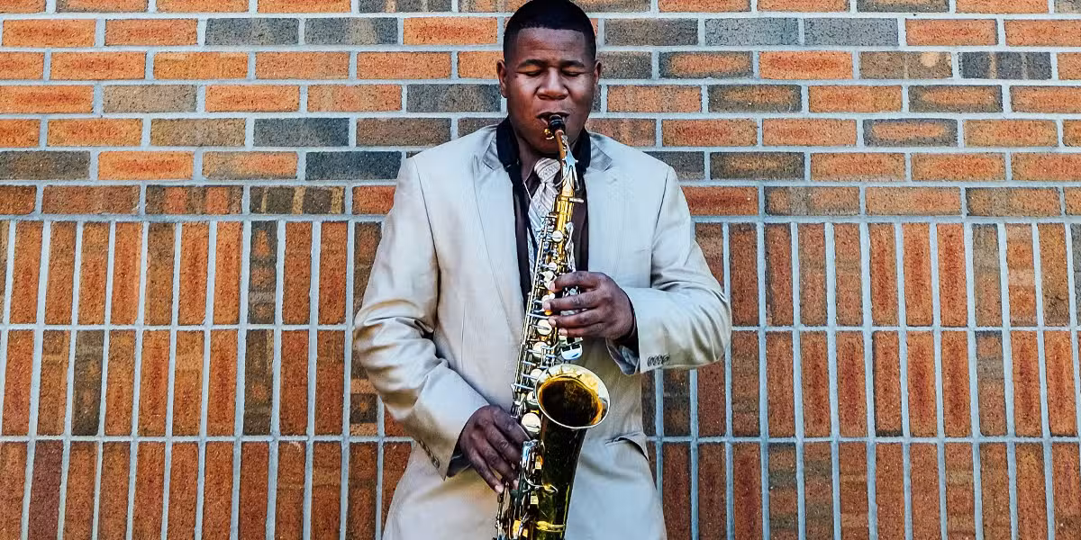 man_saxophone_jazz