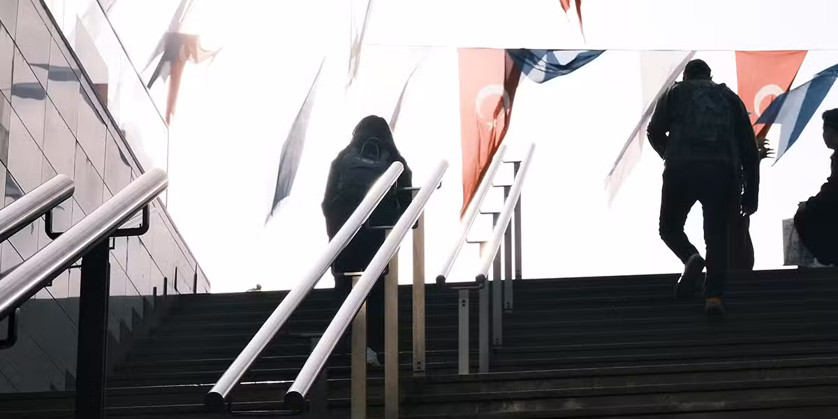 people_stairs_flags