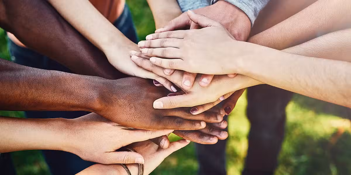 solidarity_group_hands