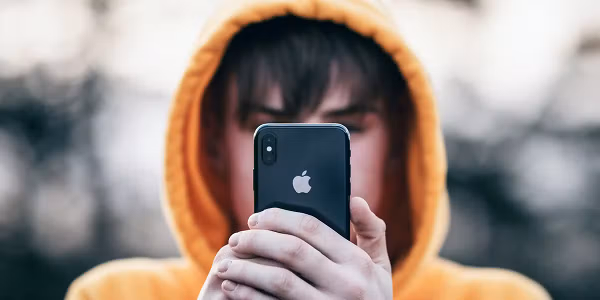 teen_phone_huddy