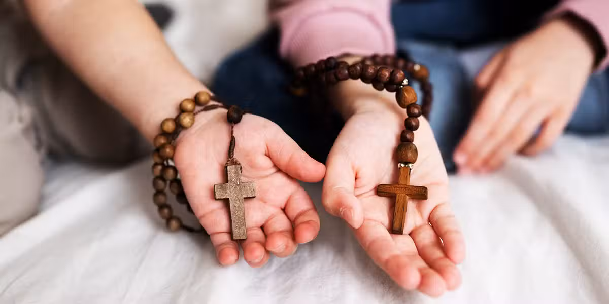 two_hands_rosary