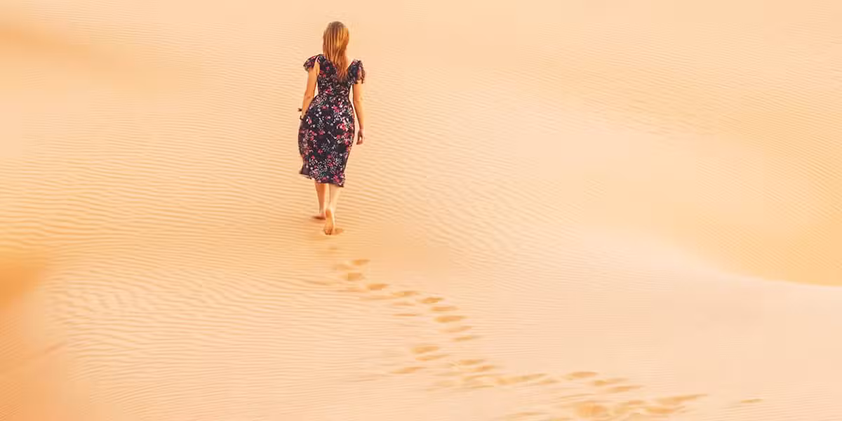 woman_footprints_sand