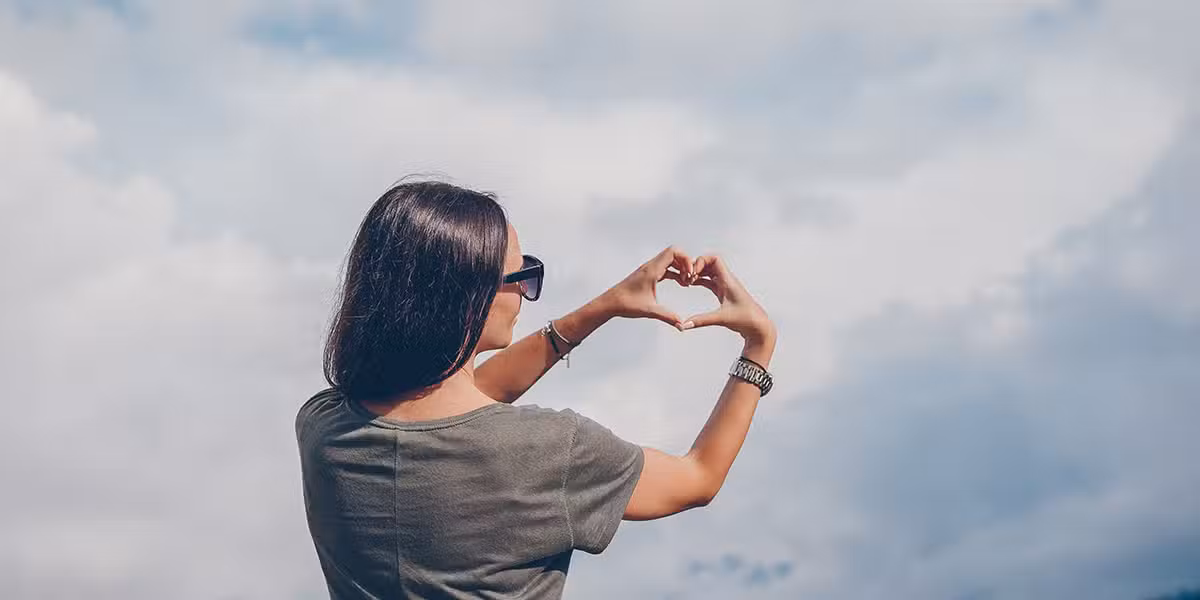 woman_hands_heart-1