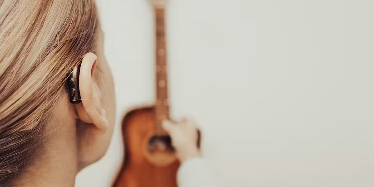 woman_hearingaid_guitar