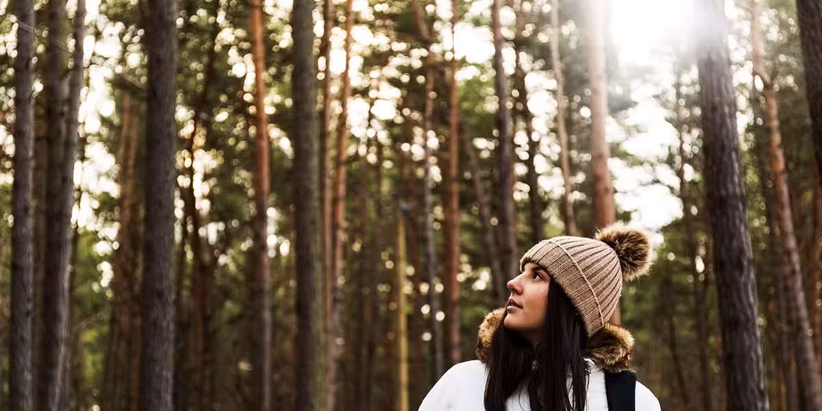 woman_looking_up-1