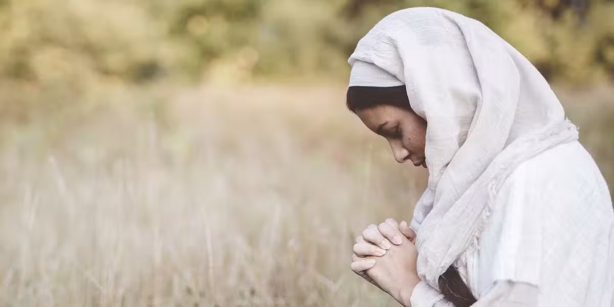 woman_praying_headcovering