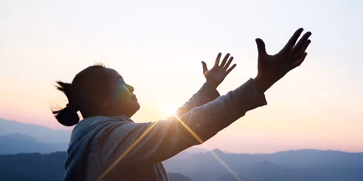 woman_praying_worship