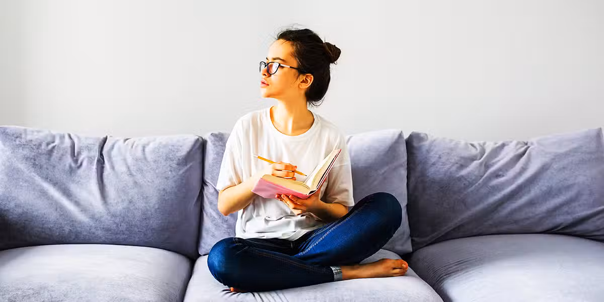 woman_sitting_couch