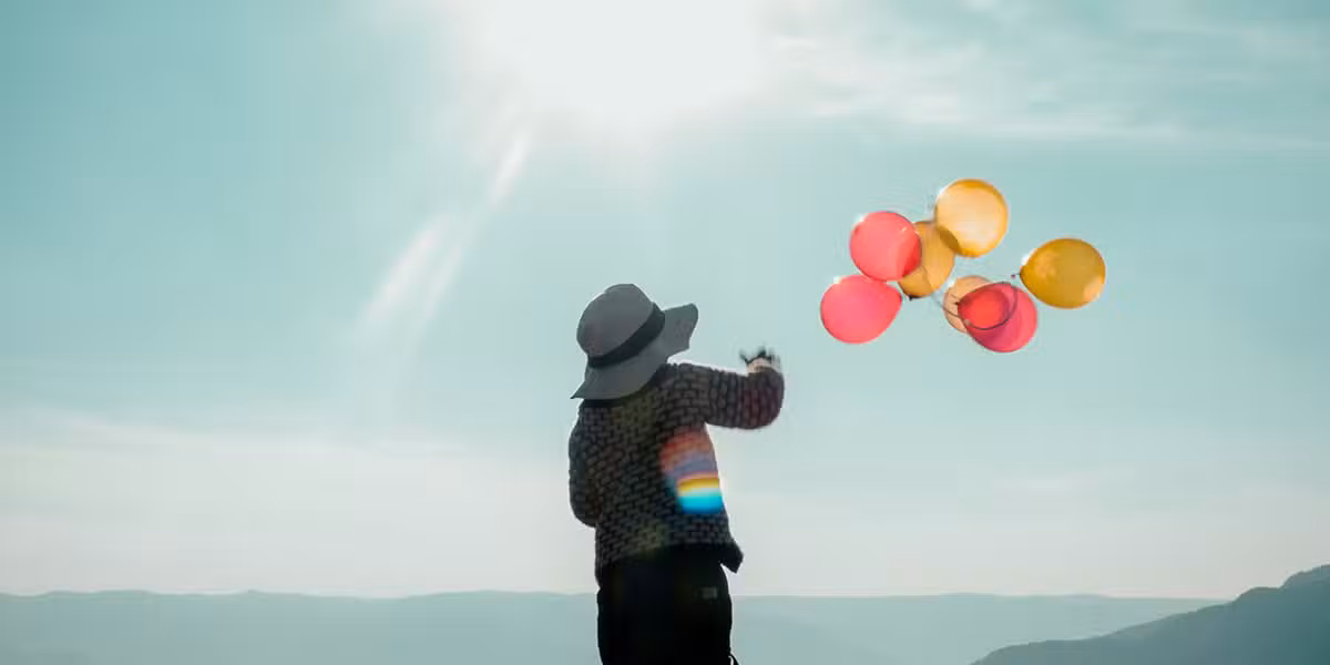 woman_sky_ballons