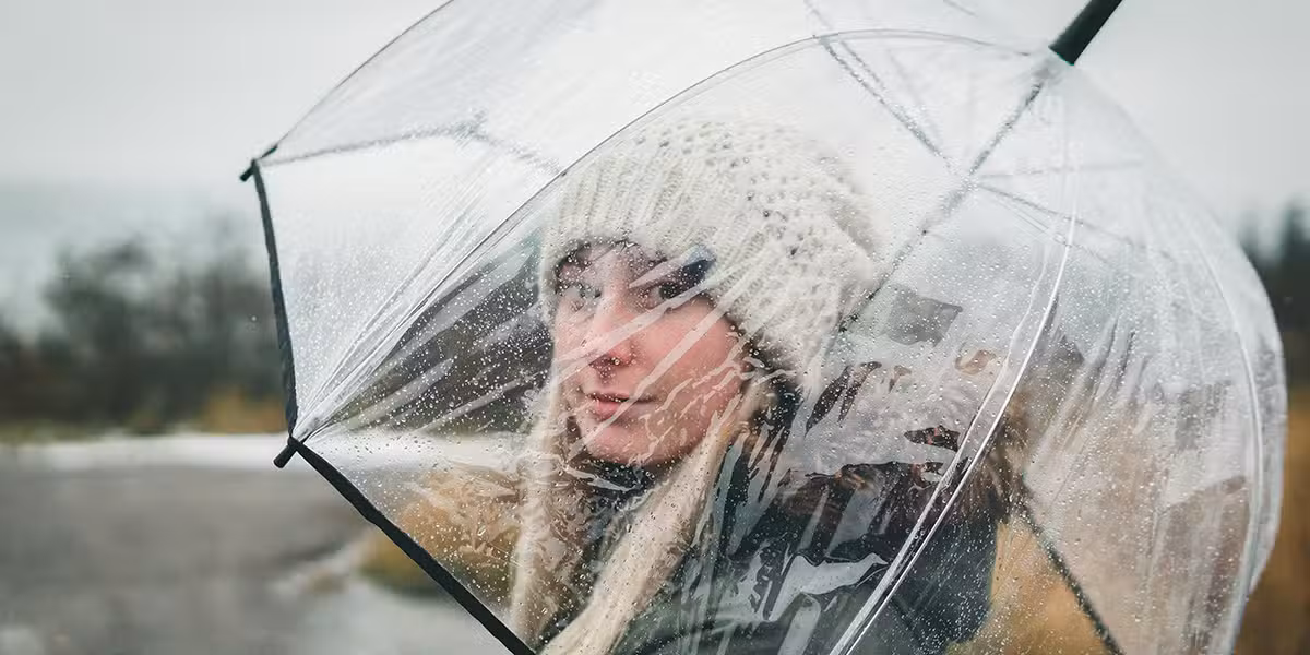 woman_umbrella_rain